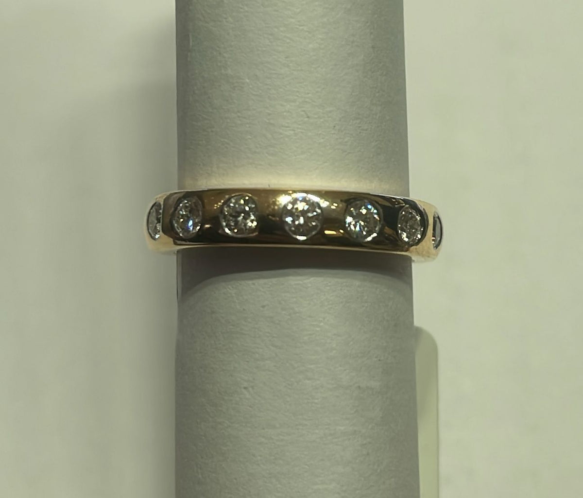 Bloom Round-Cut Diamond Gold Band