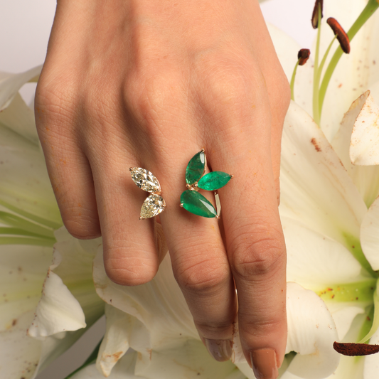 Lily Ring in Emerald & Solitaires