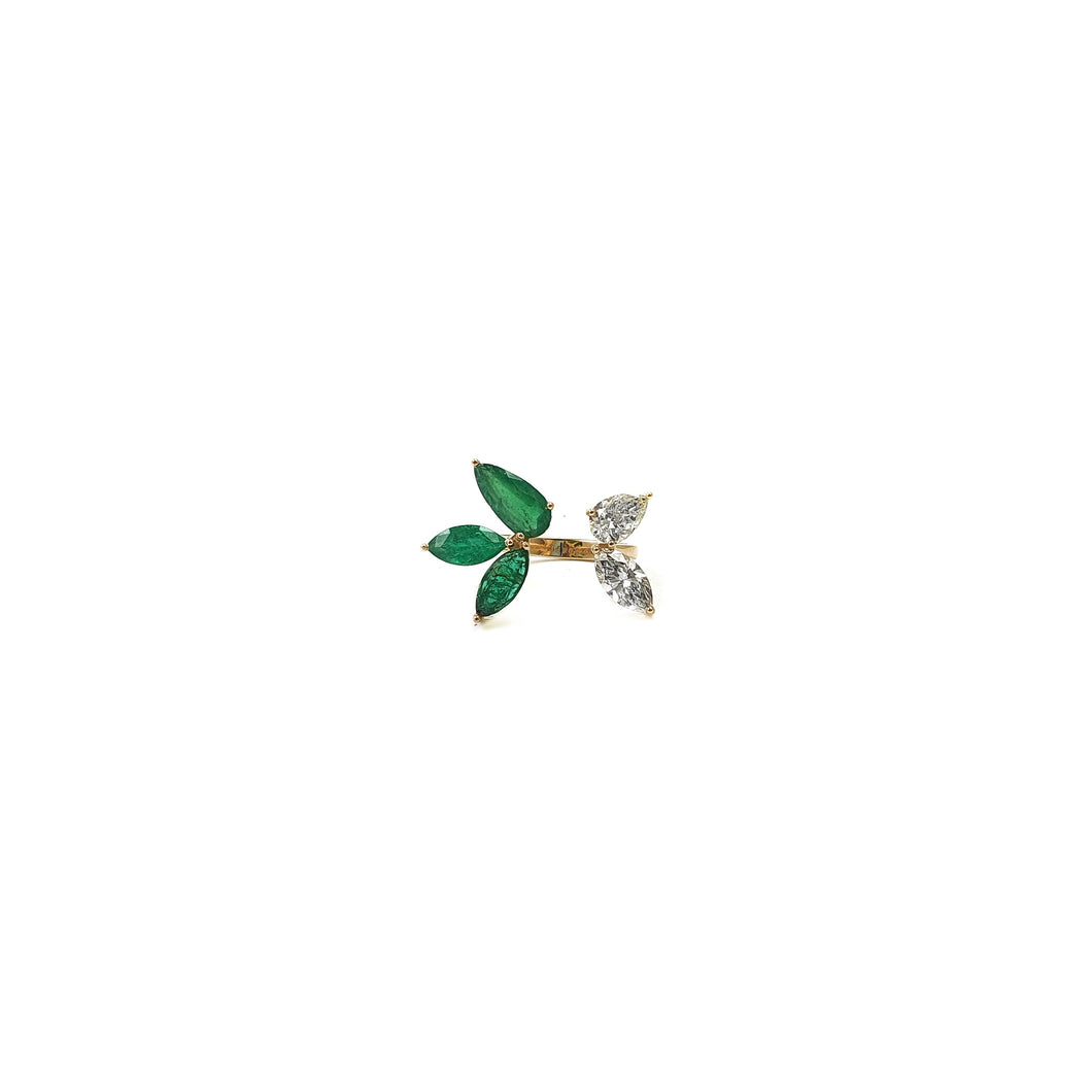 Lily Ring in Emerald & Solitaires