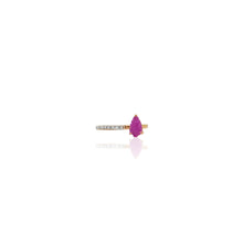 Load image into Gallery viewer, Pink Sapphire 2 lined Leafy Ring
