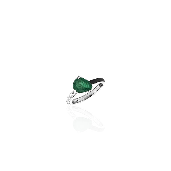 Ring with Emerald Stone